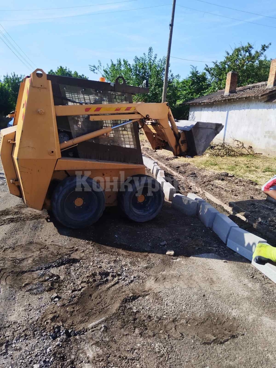 Ремонтират възлова улица в Михайлово