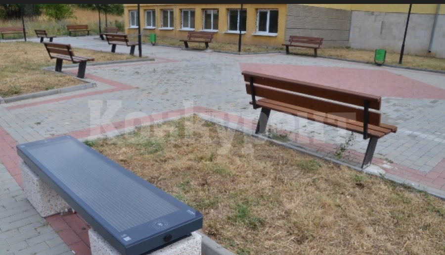 В Ружинци вече има умни пейки