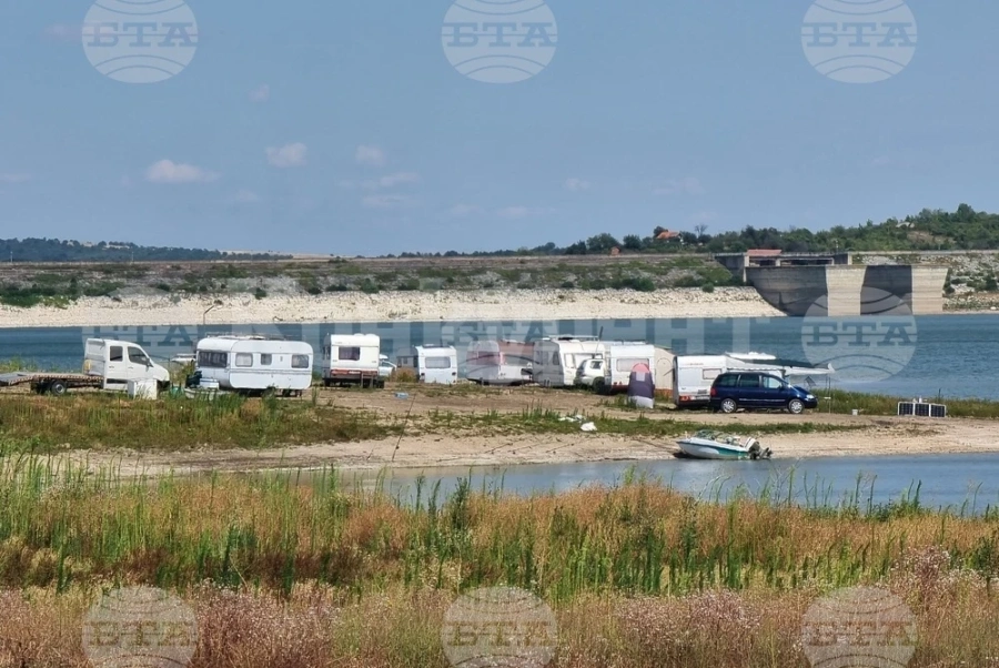 Всички постройки около язовир „Огоста“ са незаконни, повечето не бяха премахнати в определения срок, каза областният управител на Монтана