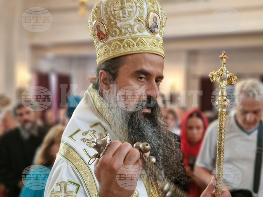 Свети пророк Илия ни показва колко тясна е връзката между начина на живот на хората и събитията в природата, каза патриарх Даниил в Перник