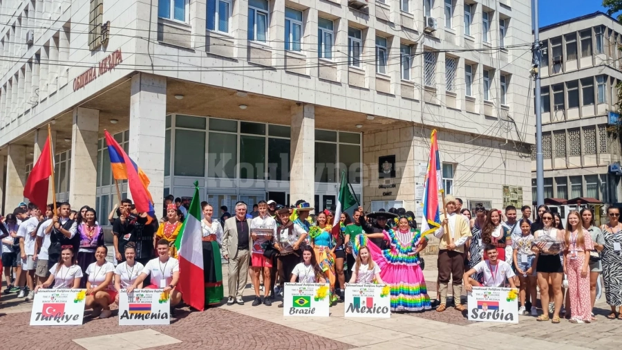 Откриха официално петото издание на Международния фолклорен фестивал „Фолклорната магия на Мездра“