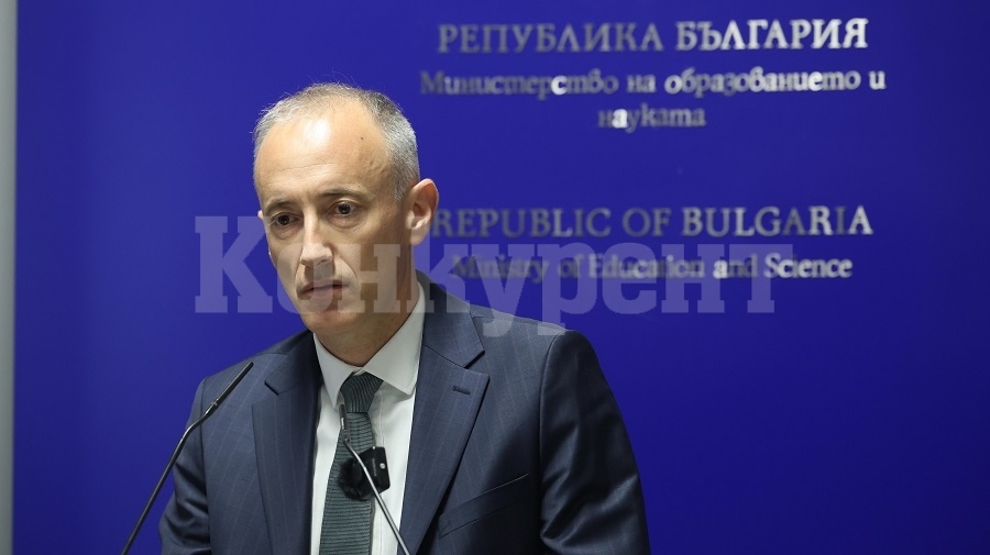 МОН предлага 12 дни почивка за учениците по Коледа и Нова година и 10 дни за Великден