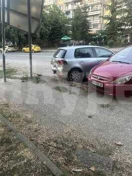 Млад шофьор помете пет паркирани коли във Видин
