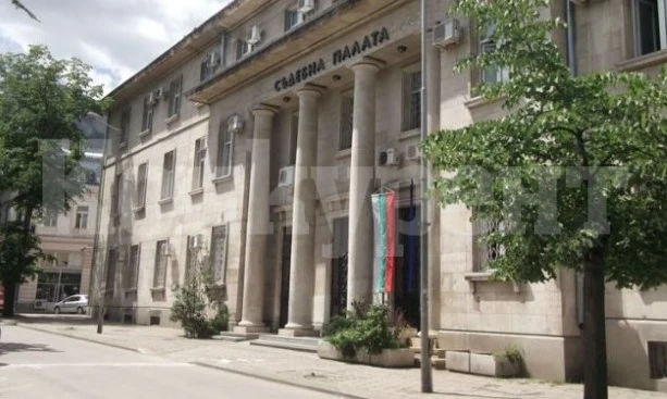 Оставиха в ареста апаш, нападнал и ограбил мъж на улицата в Криводол