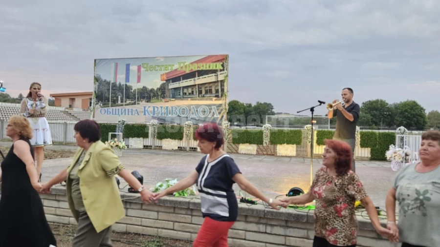 Поли Паскова пее в Криводол