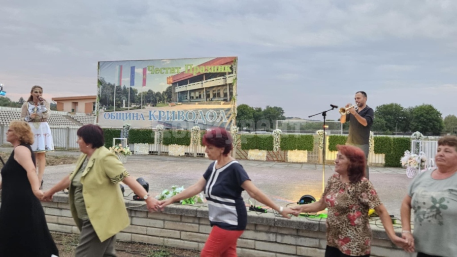 Поли Паскова пее в Криводол