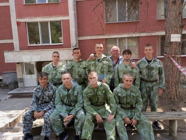 Ученици от ПТГ – Враца посетиха НВУ „Васил Левски“ – Велико Търново
