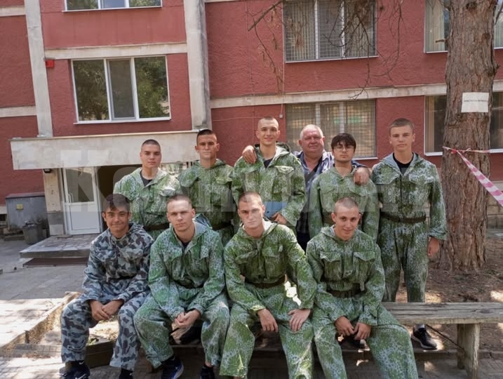Ученици от ПТГ – Враца посетиха НВУ „Васил Левски“ – Велико Търново