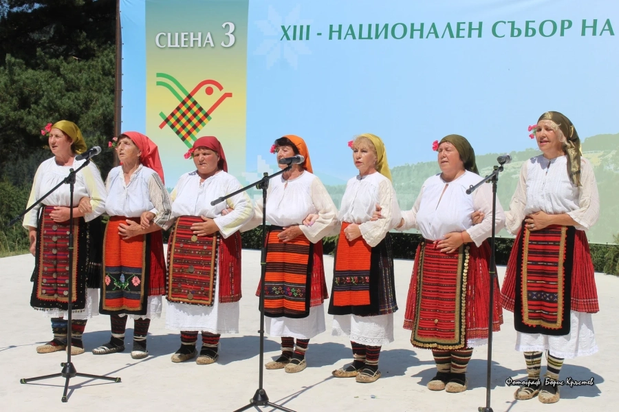 Три златни и два сребърни медала спечелиха самодейците от Мездра в Копривщица