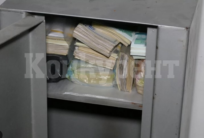 Откраднаха каса с пари от къща