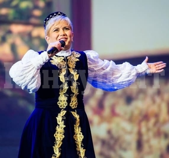 НИКОЛИНА ЧАКЪРДЪКОВА, ПЕТЯ ШАПКОВА И НЕВРОКОПСКИ ТАНЦОВ АНСАМБЪЛ