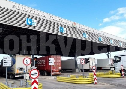 Огромни опашки на ГКПП „Капитан Андреево” и „Калотина” за влизане в България