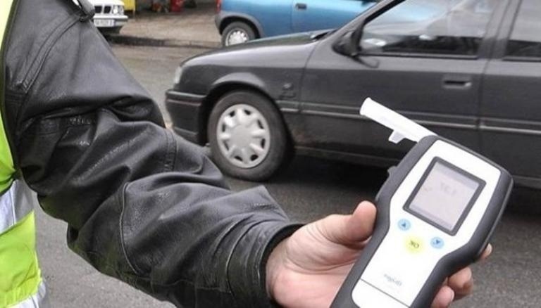 Спипаха мъж, подкарал „Мерцедес“ с почти 4 промила алкохол и без книжка