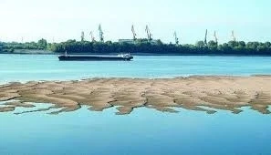 Нивото на Дунав пада, корабите се движат в определени коридори заради плитчините