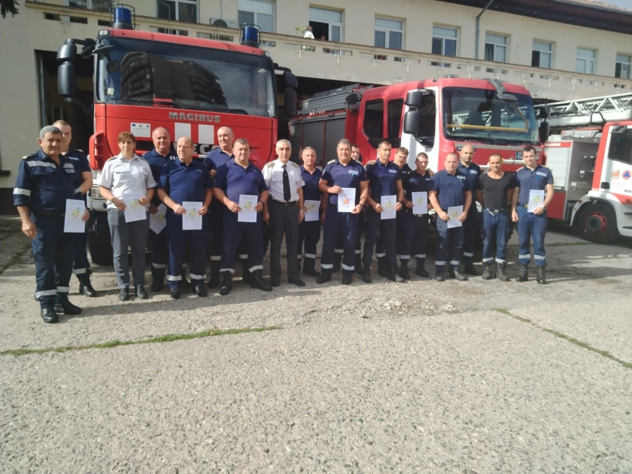 Във Враца наградиха 32-ма пожарникари