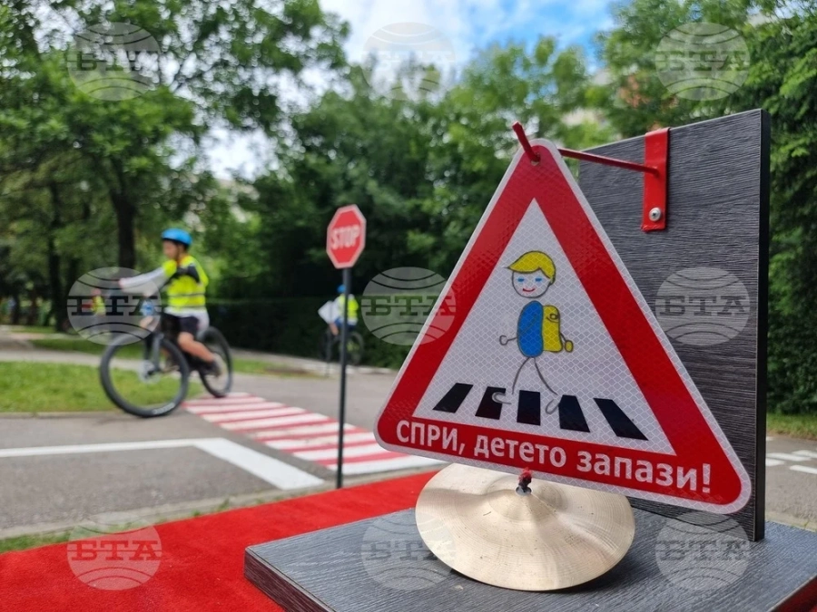Всички първокласници в България ще получат светлоотразителни гривни в рамките на инициатива за пътна безопасност