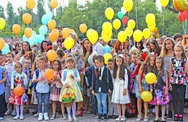 58 училища в област Монтана посрещат учениците си в първия учебен ден, 902 първолаци влизат в клас