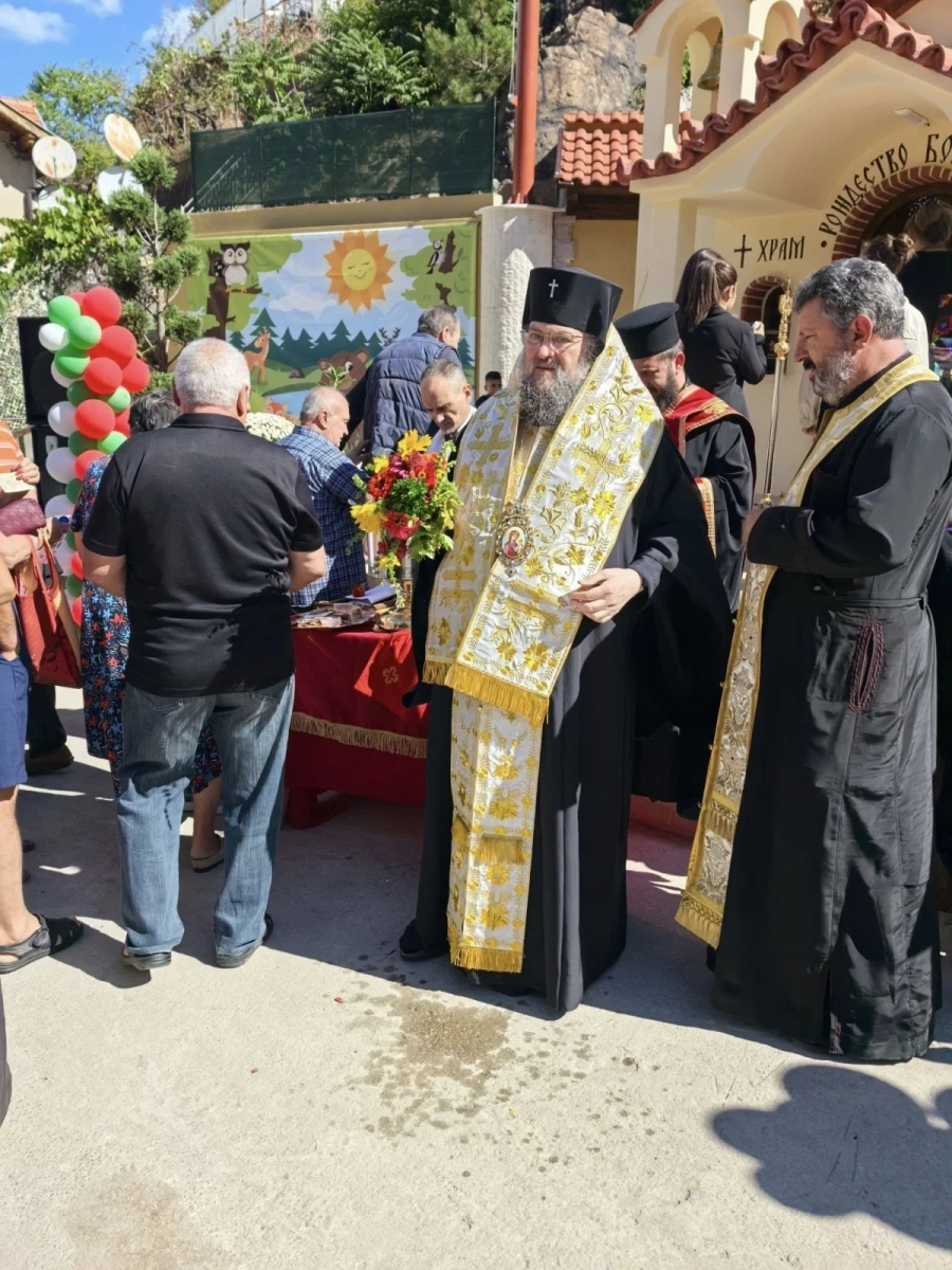 Село Зли дол вече си има молитвен дом, митрополит Григорий освети параклиса „Рождество Богородично“