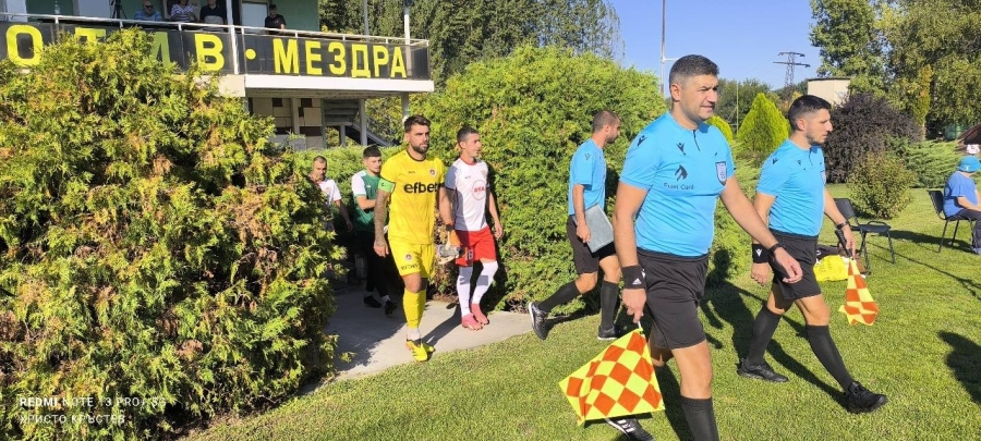 Победа изкачи Локо (Мездра) на върха, Ком оспорват головете на съперника