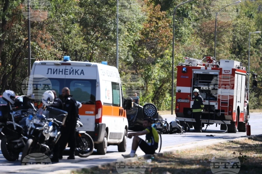 Двама души са загинали при тежката катастрофа на бул. \