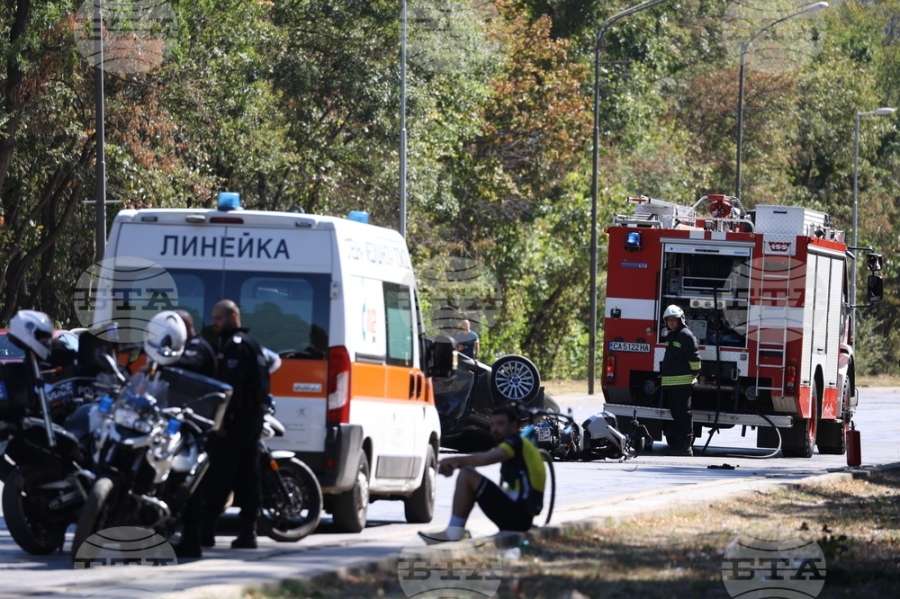Двама души са загинали при тежката катастрофа на бул. \