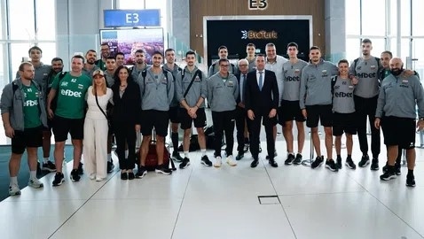 Посрещнаха като световни шампиони волейболните герои на България