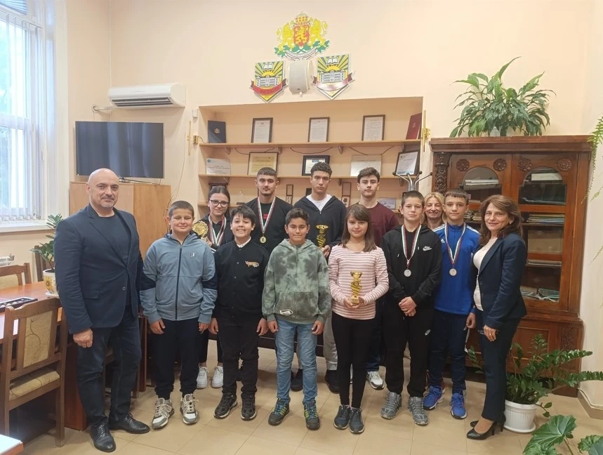 II място за приз „Бачо Киро“ на учениците от ТК „Тинтява“ при СУ „Христо Ботев“ - Враца