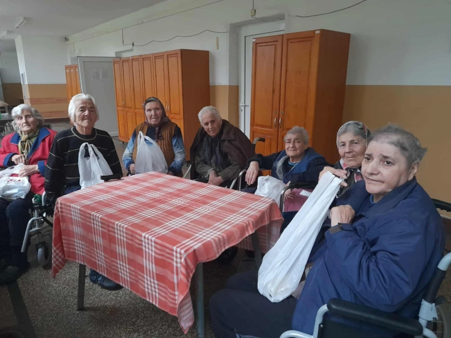 Община Белоградчик раздаде храни на центровете за възрастни хора