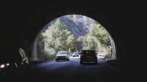 Тежка катастрофа затвори Кресненското дефиле, има загинала жена и ранени