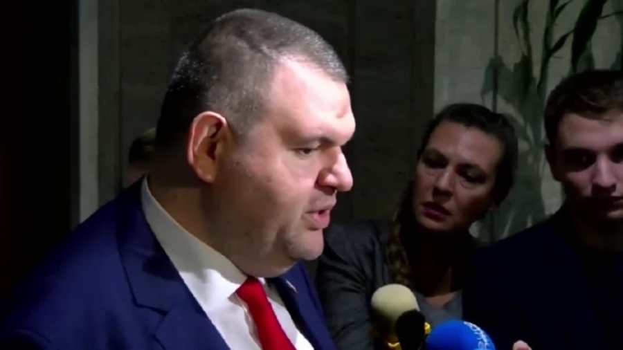 Пеевски: Никакви коли на президента не се отнемат, а на администрацията, която купува супер луксозни коли