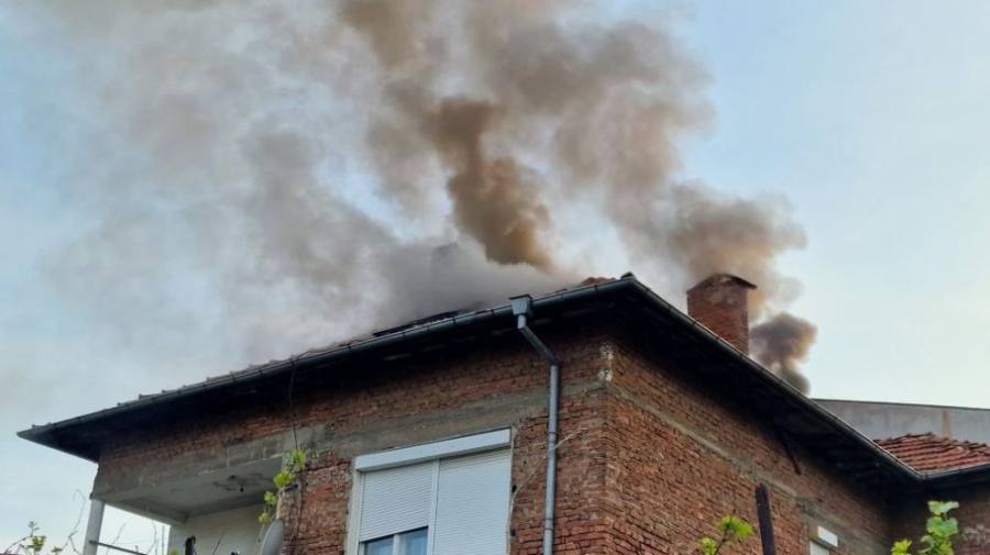 Късо съединение подпали къща в монтанско село