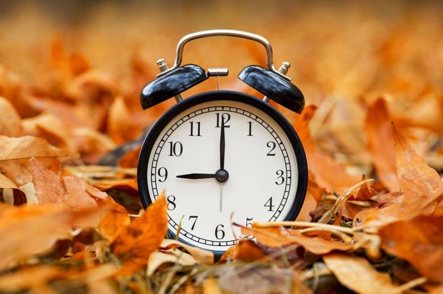Смяна на времето 2025: Кога връщаме часовника и как да се адаптираме към зимния сезон