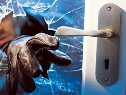 17 – годишен разби две къщи във Врачанско