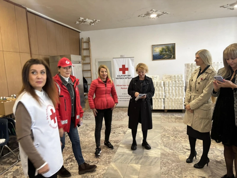БЧК започна раздаването на храни на бедни,самотни и болни, пунктът в Мездра отвори сред първите в страната