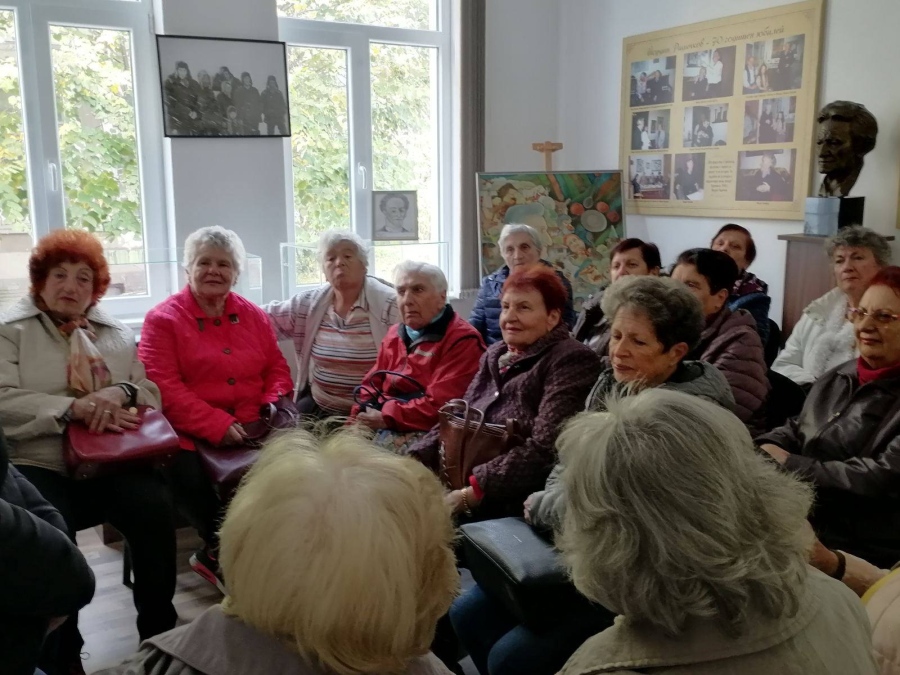 Пенсионерски клуб „Берковски кестен“ посети културен център „Йордан Радичков“ – Берковица