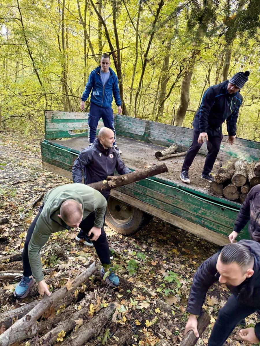 Мартин Харизанов и МГЕРБ – Враца осигуриха 7 кубика дърва за клуб „Романтика“ в Згориград