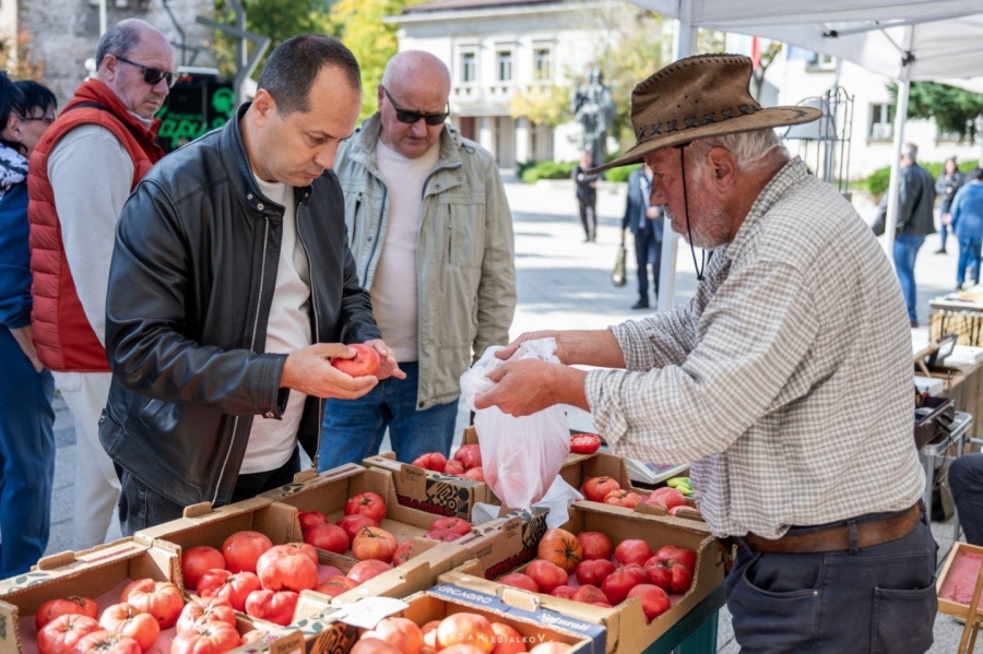Фермерски пазар във Враца