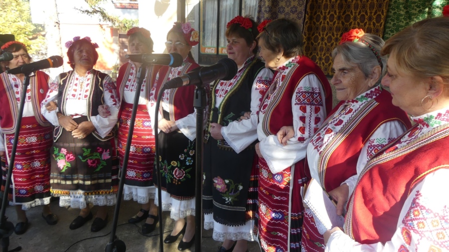 В Плешивец се проведе шестото издание на фолклорния събор „Плешивец свири и пее\