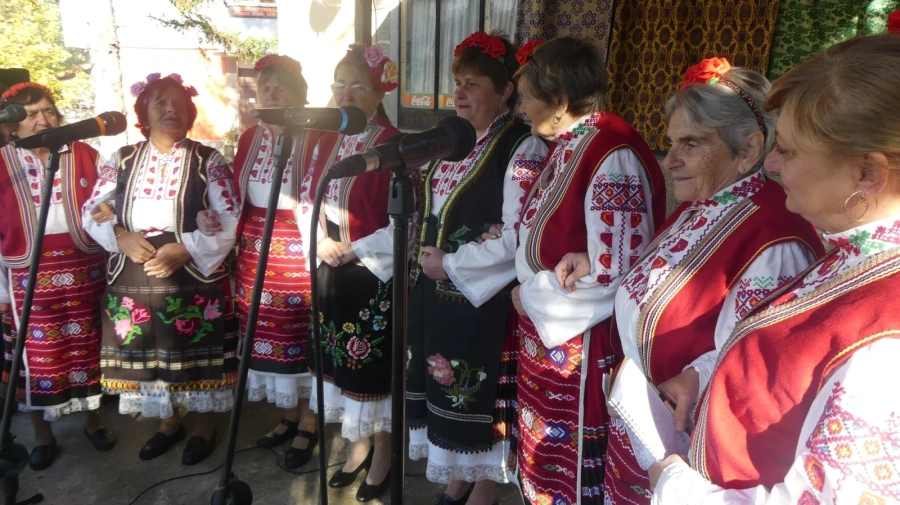 В Плешивец се проведе шестото издание на фолклорния събор „Плешивец свири и пее\