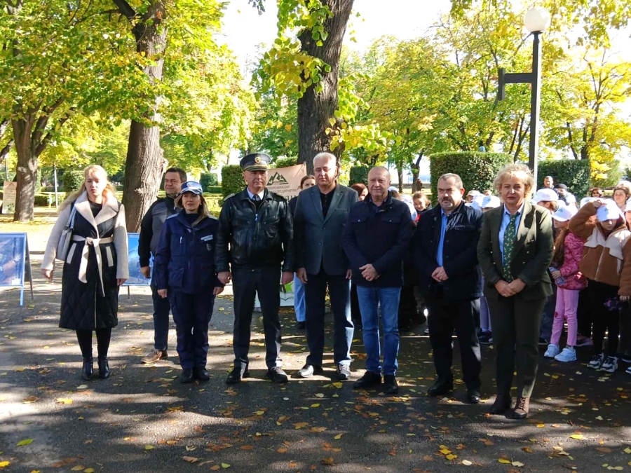 „Алея на будителите“ в Крайдунавския парк на Видин 