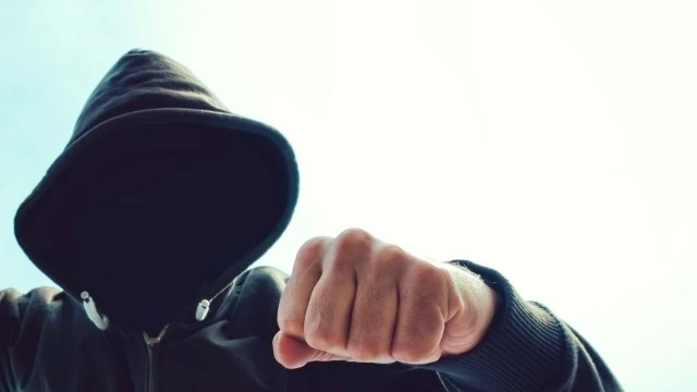 Непълнолетен преби възрастен мъж в Белоградчик