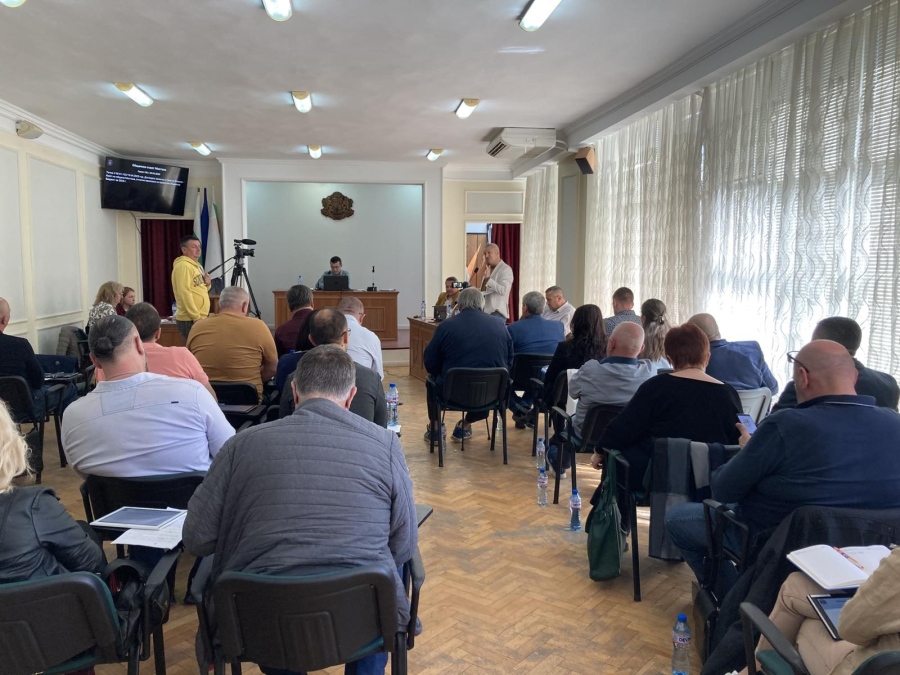 Общинските съветници на Монтана се изнасят в Младежкия център