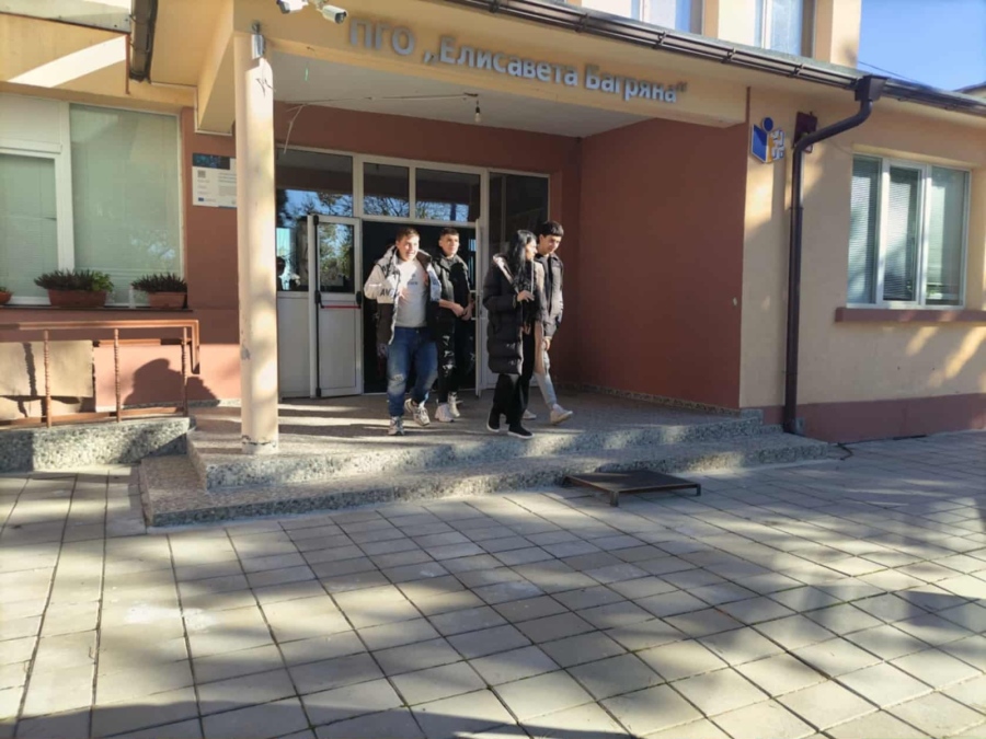 Учебна евакуация при пожар се проведе в ПГО „Елисавета Багряна“ – Бяла Слатина