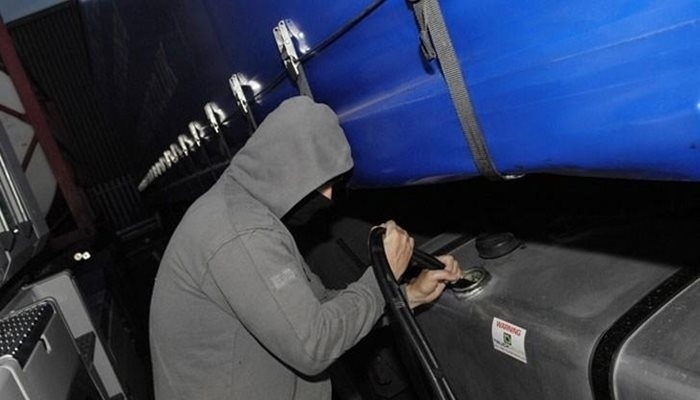 Крадци източиха 700 литра дизел от  турски ТИР