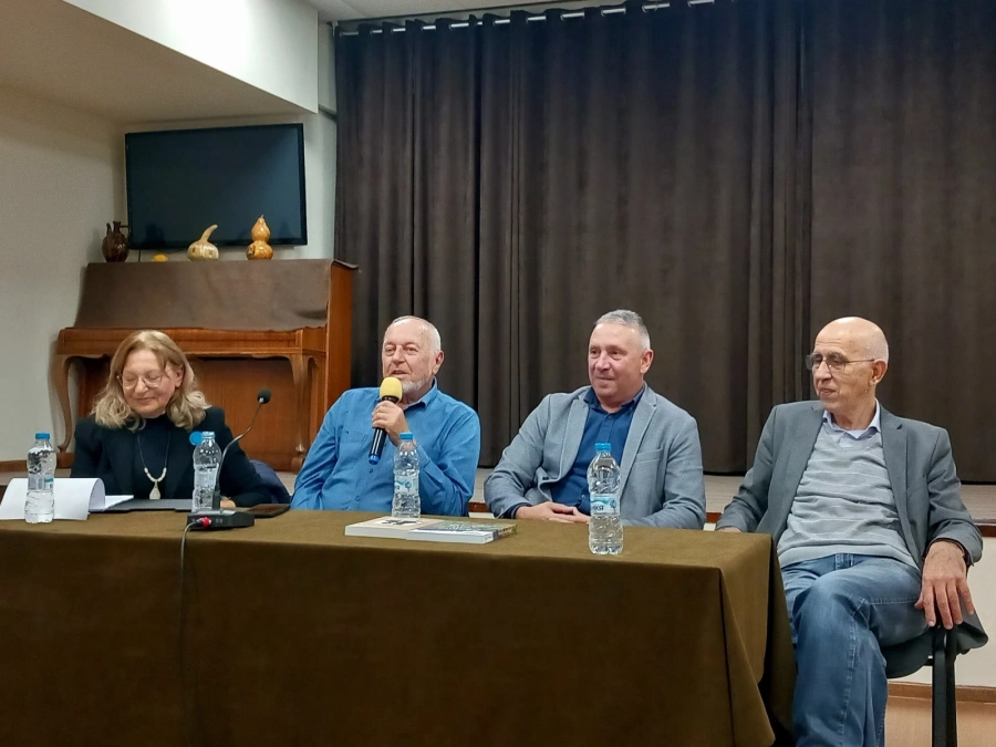 Литературен клуб „Георги Савчев“ представи книгите на професор Божидар Попов