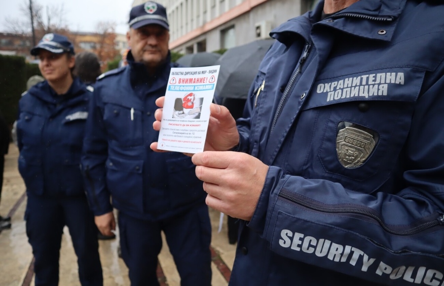 Десетки видински пенсионери получиха флаери-календари с препоръки как да реагират при опити да бъдат измамени по телефона