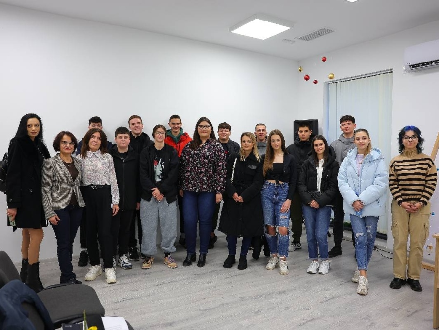 Открита лекция на Клуб „Медии“ събра млади журналисти и вдъхновяващи гости в Младежки център – Монтана