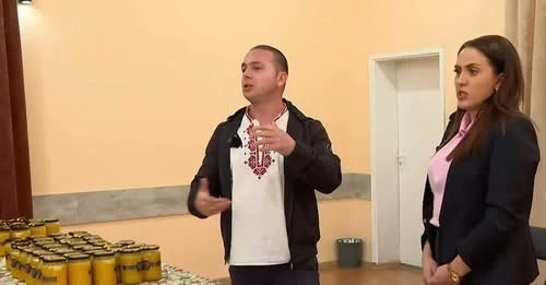 Здравко Димитров подарява мед на нуждаещи се от над 20 институции във Врачанско