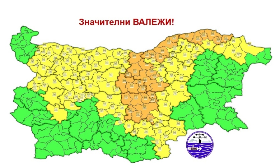 Опасно време във вторник: Оранжев и жълт код за значителни валежи
