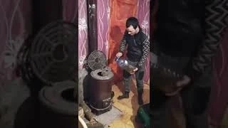 Млад мъж пострада, палил печка с бензин